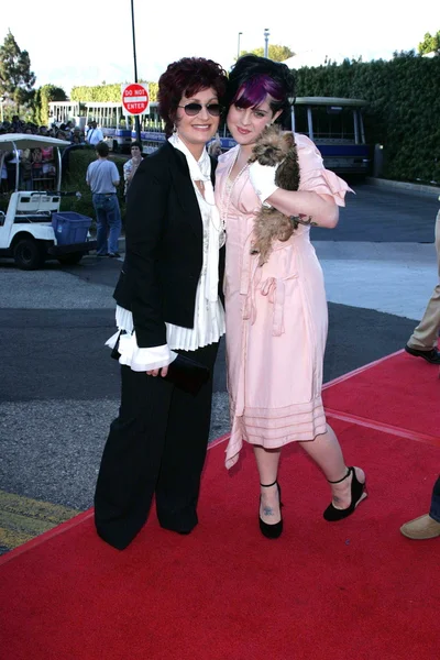 Sharon and Kelly Osbourne — Stock Photo, Image