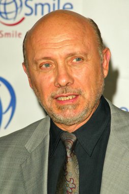 Hector Elizondo