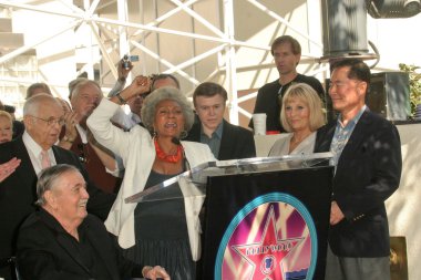 James doohan, gracelee nichelle nichols, walter koenig whitney ve george takei
