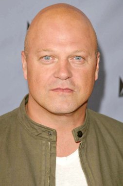 Michael Chiklis