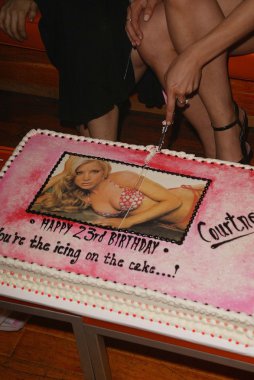 courtney ve Ashley peldon