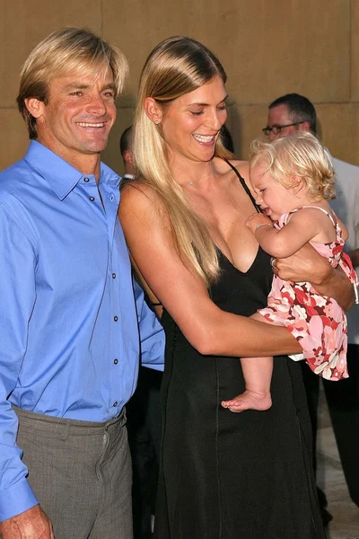 Laird hamilton, gabrielle reece i ich córka reece viola hamilton — Zdjęcie stockowe