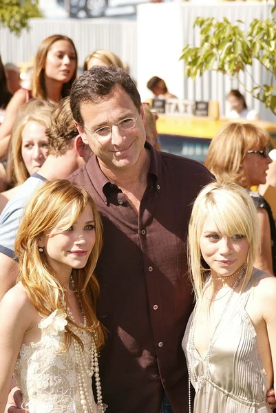 Bon Sagat dengan Mary-Kate Olsen dan Ashley Olsen — Stok Foto