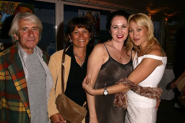 Guy Terzuoli y su novia con Jenise y Jennifer Blanc — Foto de Stock