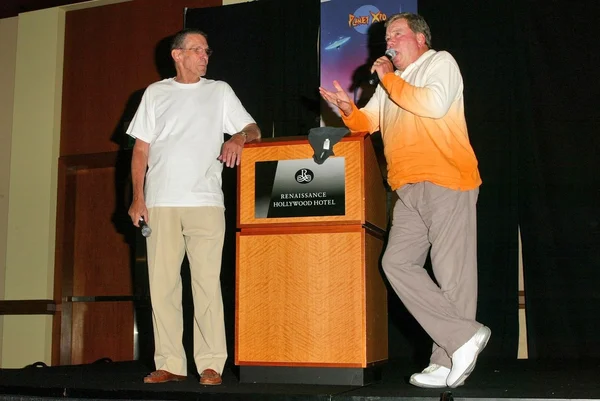 Leonard Nimoy and William Shatner — Stock Photo, Image