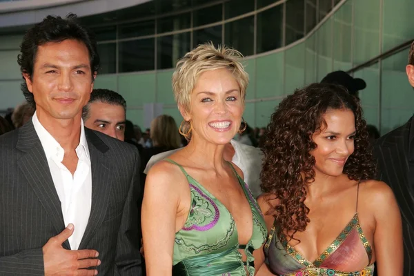 Benjamin bratt, sharon stone och halle berry — Stockfoto