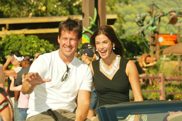 James Denton și Teri Hatcher — Fotografie, imagine de stoc