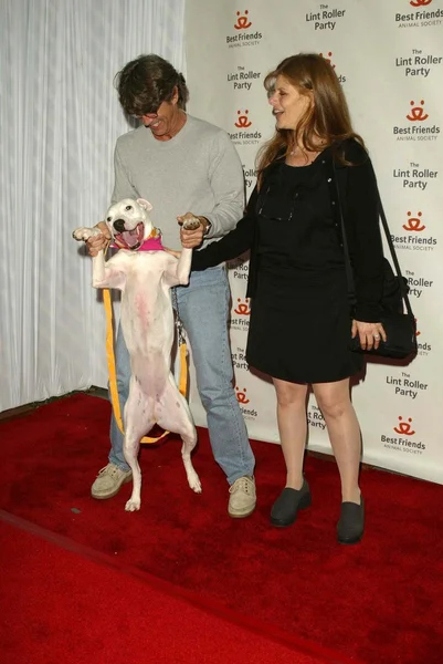 Eric Roberts e la moglie Eliza — Foto Stock