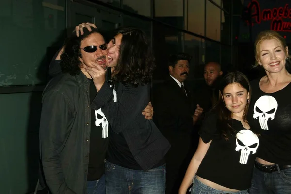 Gene Simmons, filho Nicholas, filha Sophie e Shannon Tweed — Fotografia de Stock