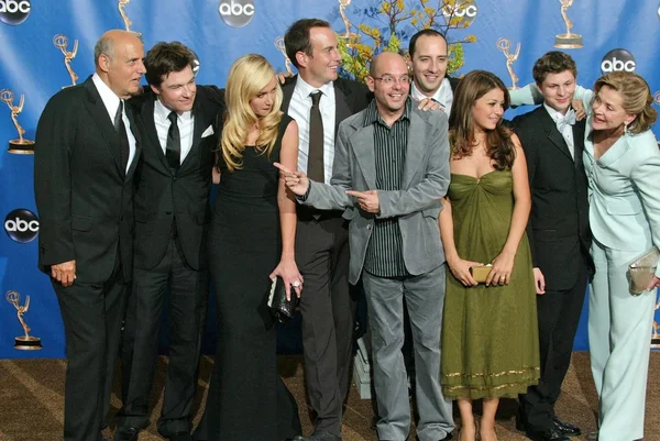 Cast van "arrested development" — Stockfoto