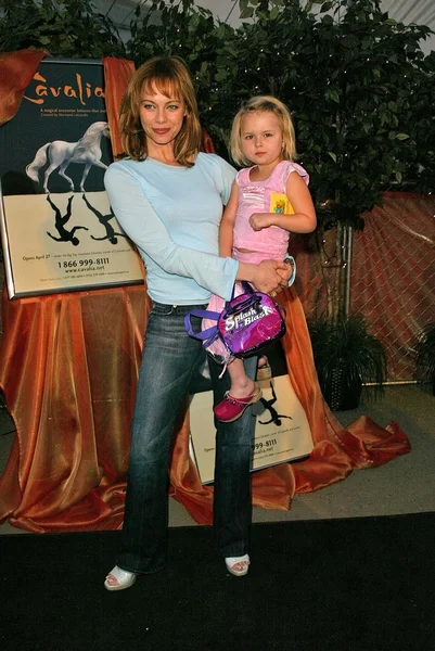 Melinda clarke i córka catherine grace — Zdjęcie stockowe