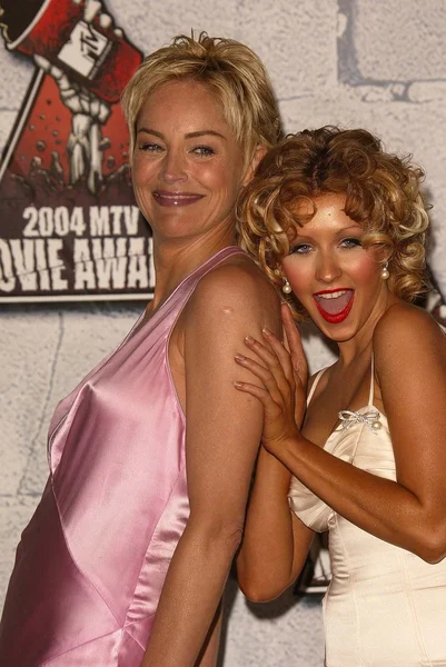 Sharon Stone und Christina aguilera — Stockfoto