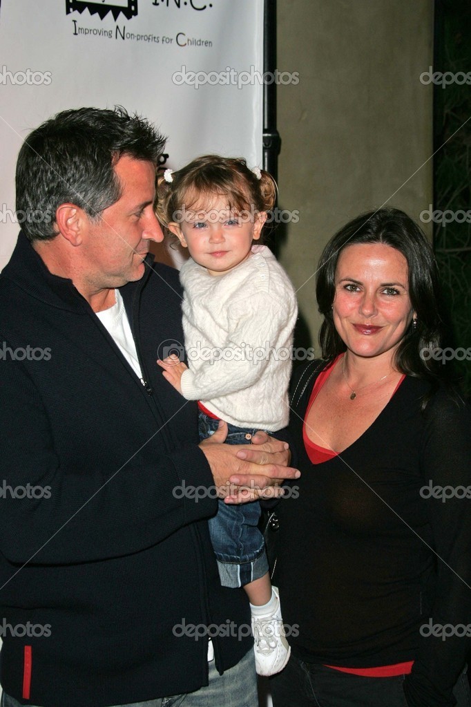 Anthony Lapaglia with wife Gia Carides and daughter Stock Editorial