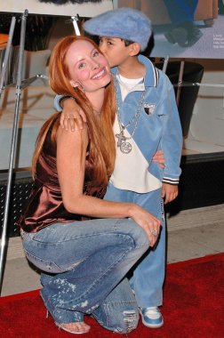 Phoebe fiyat ve lil max