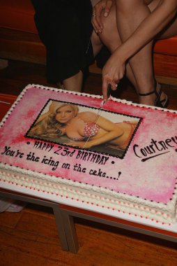 courtney ve Ashley peldon