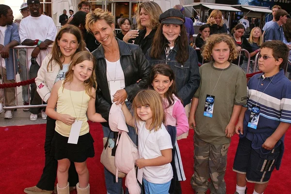 Gabrielle Carteris and kids — Stock Photo, Image