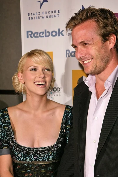 Scarlett johansson i gabriel macht — Zdjęcie stockowe