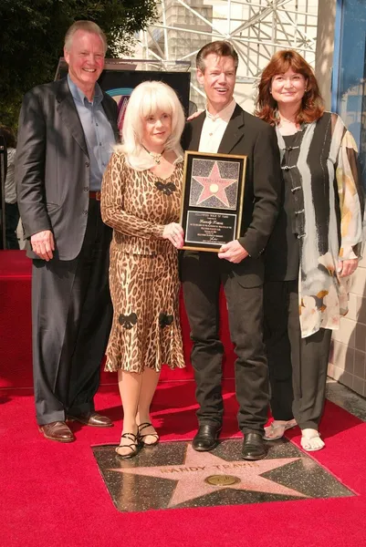 Jon Voight, Elizabeth Hatcher-Travis, Randy Travis e Martha Williamson — Fotografia de Stock