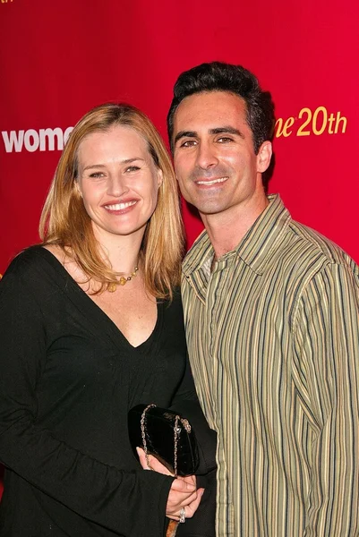 Néstor Carbonell y su esposa Shannon Kenny — Foto de Stock