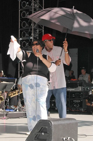 Aretha Franklin y Arsenio Hall — Foto de Stock