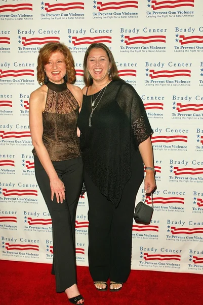 Arianna huffington och camryn manheim — Stockfoto