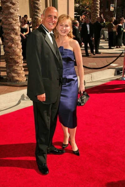 Jeffrey Tambor y su esposa — Foto de Stock