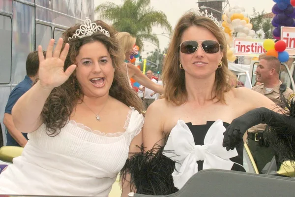 Marissa Jaret Winokur e Lucy Lawles — Fotografia de Stock