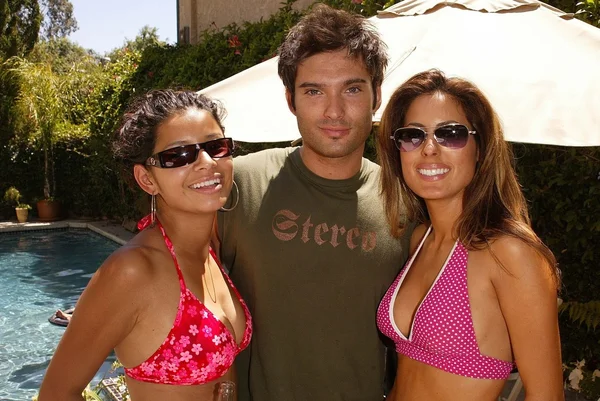 Kristina guerrero, diego varas och kerri kasem — Stockfoto