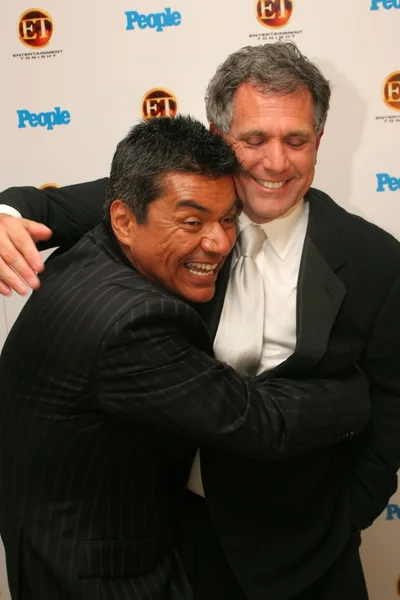 George lopez och les moonves — Stockfoto