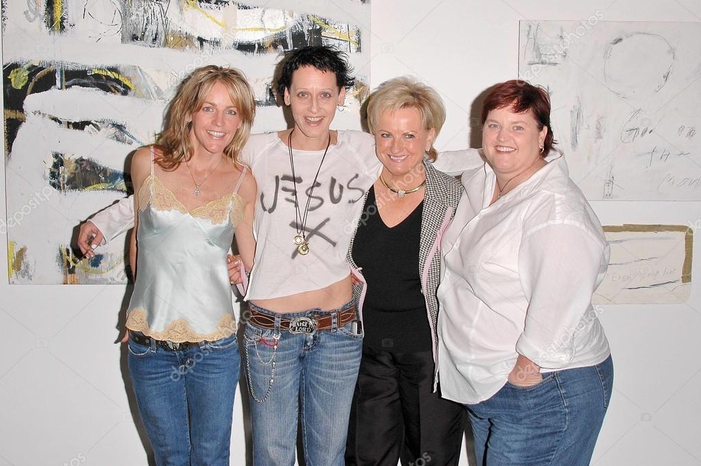 Lori Petty with her mom and sisters - Stock Photo, Image. 