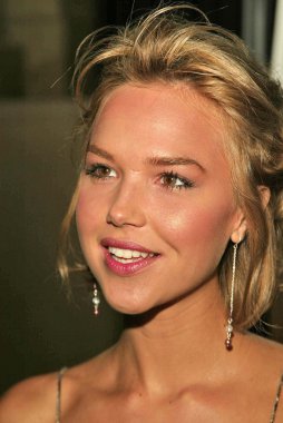 Arielle kebbel