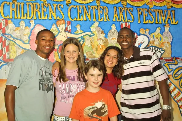 Arlen Escarpeta, Sarah Ramos, Ethan Dampf, Vanessa Lengies et Keith Robinson — Photo