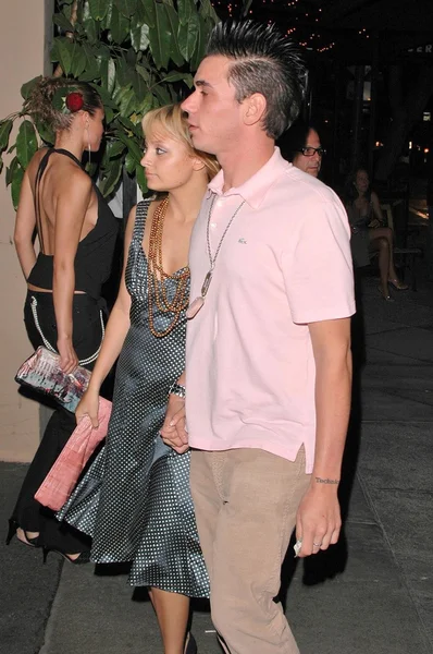 Nicole richie en boyfriend dj ben — Stockfoto