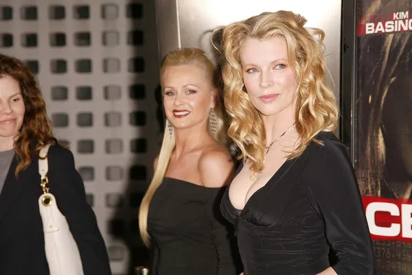 Katie lohmann och kim basinger — Stockfoto