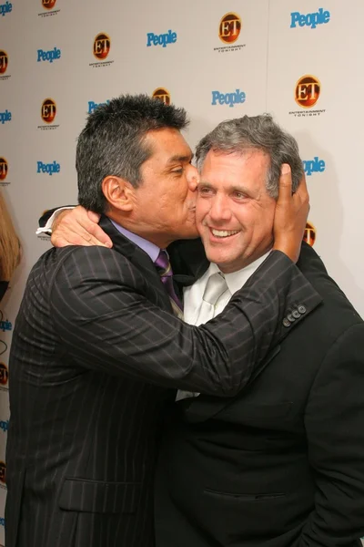 George Lopez e Les Moonves — Fotografia de Stock