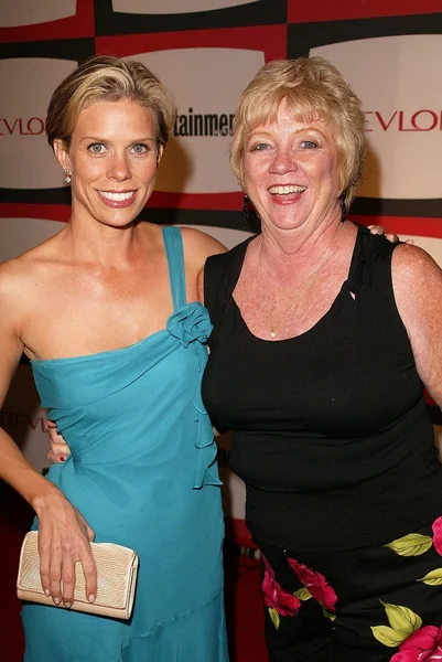 Cheryl Hines and mom — Stock Photo, Image