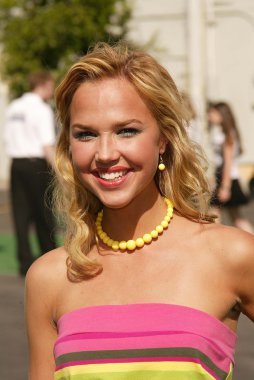 Arielle kebbel