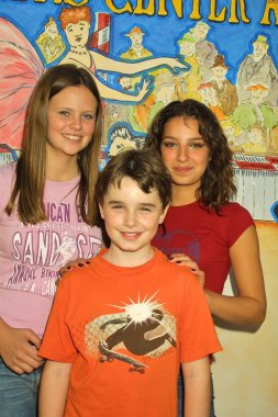 Sarah ramos, ethan dampf ve vanessa lengies