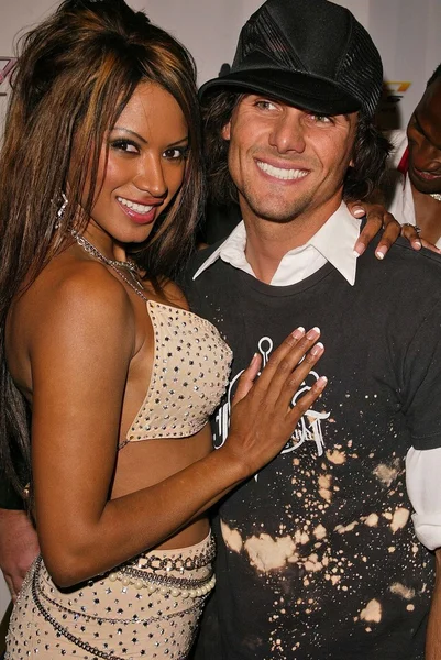 Traci Bingham and Guest — Stock Photo, Image