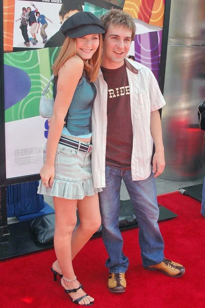 Scout Taylor Compton and Miko Hughes — Stock Photo, Image