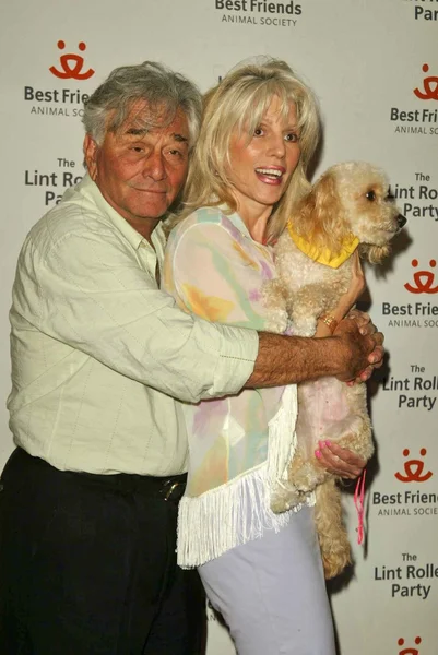 Peter falk och hustru shera — Stockfoto