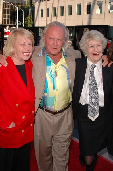 Liz smith, sir anthony hopkins a elaine Stritchovou — Stock fotografie