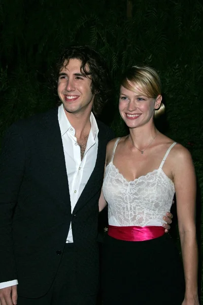 Josh Groban e January Jones — Foto Stock