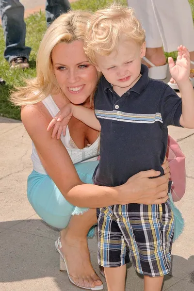 Jenny McCarthy y su hijo Evan —  Fotos de Stock