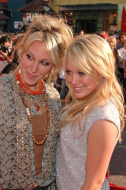 Haylie duff ve hilary duff