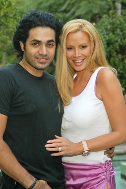 Cindy margolis ve tasarımcı anand jon