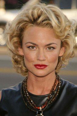 Kelly Carlson