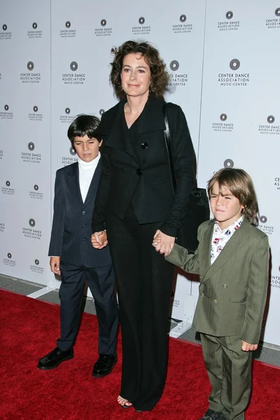 Sean Young and sons Rio and Quinn — Stock Photo, Image