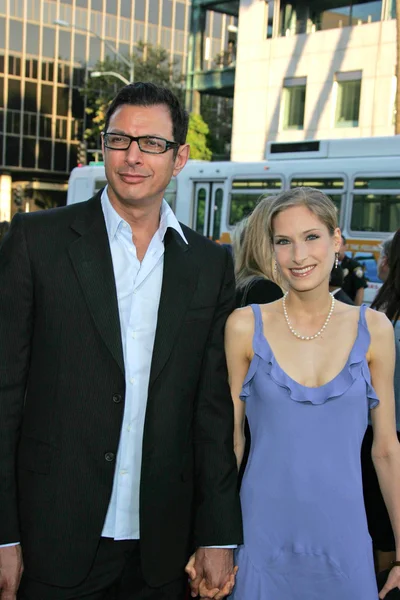 Jeff Goldblum y su prometida Catherine Wreford — Foto de Stock