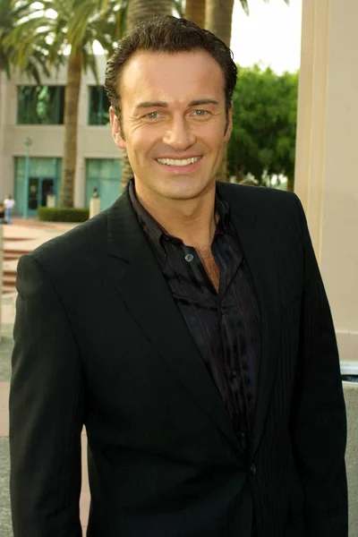 Julian Mcmahon — Stockfoto